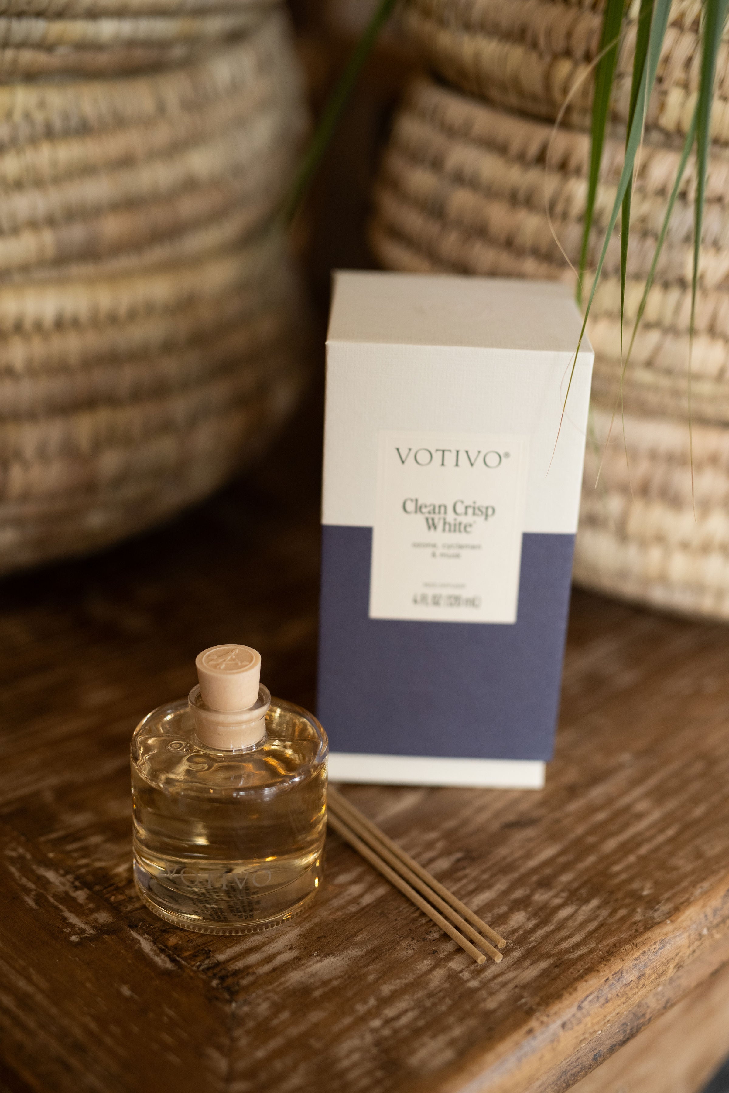 clean crisp white reed diffuser