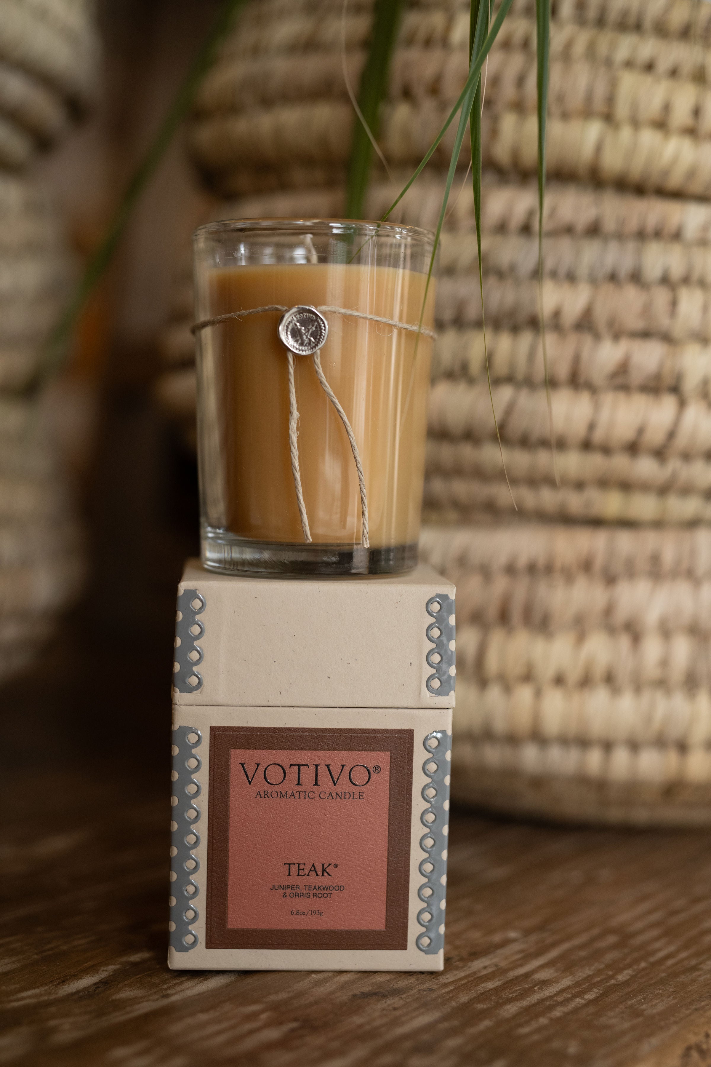 teak aromatic candle