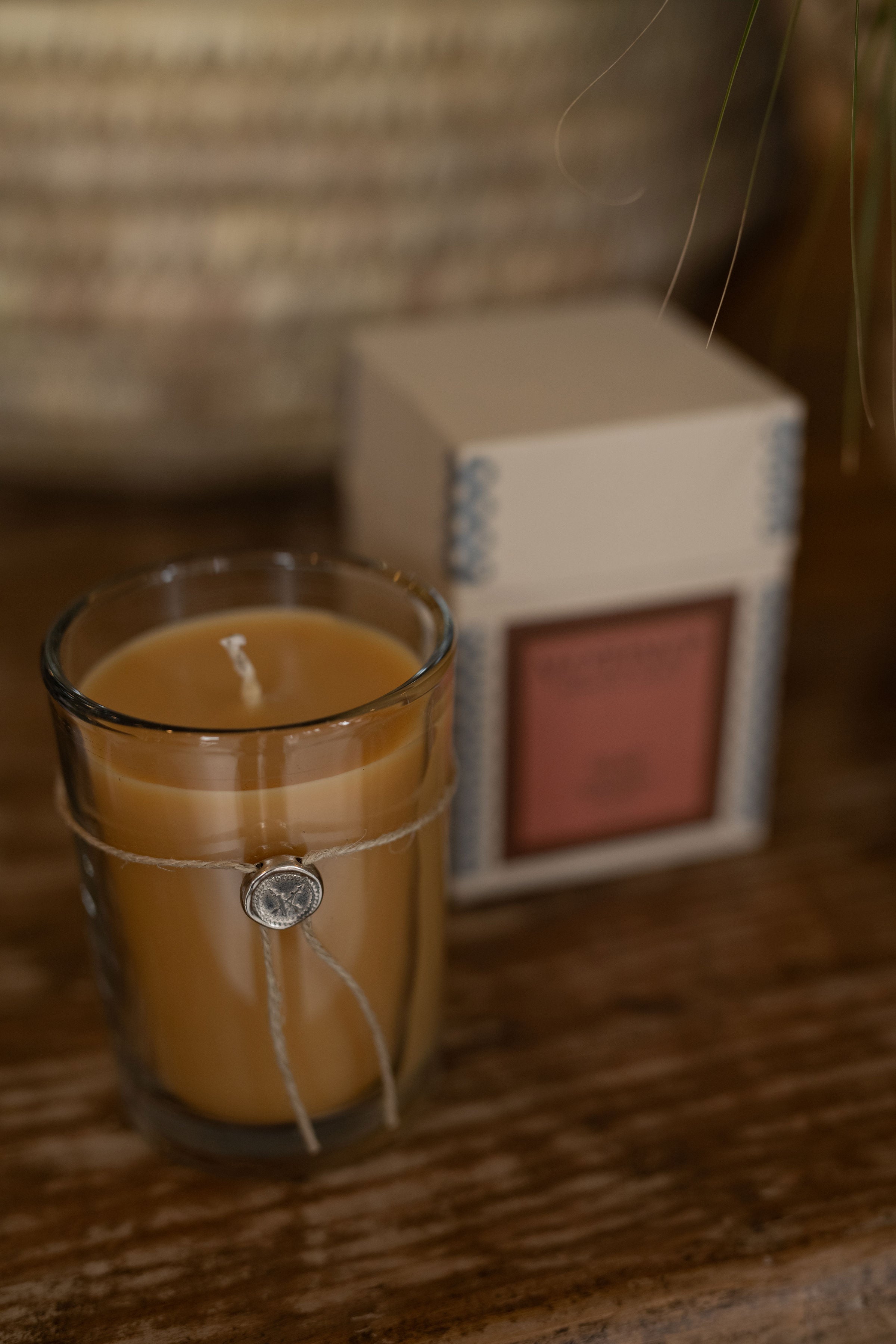 teak aromatic candle