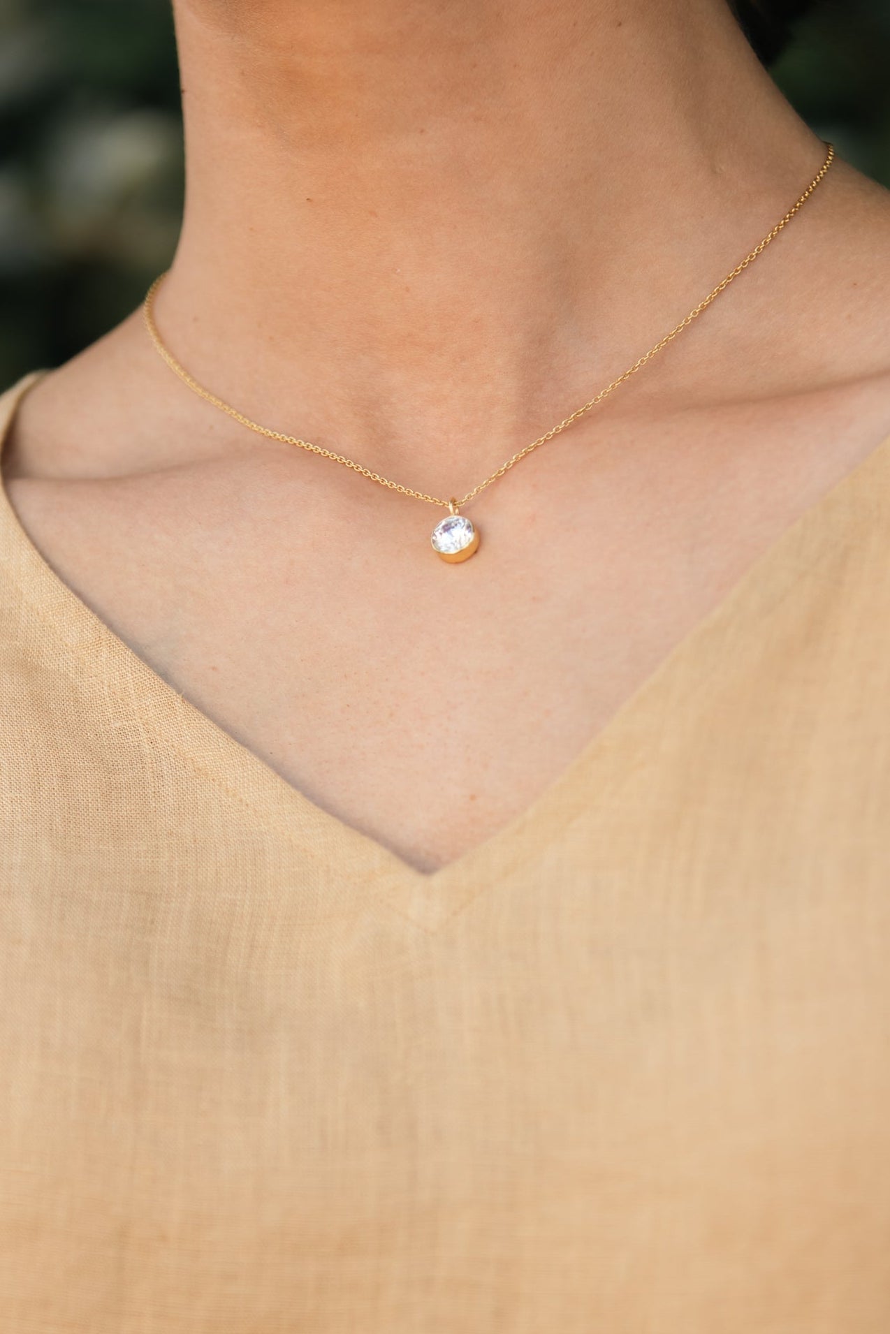 Glow Bezel Necklace - Quartz