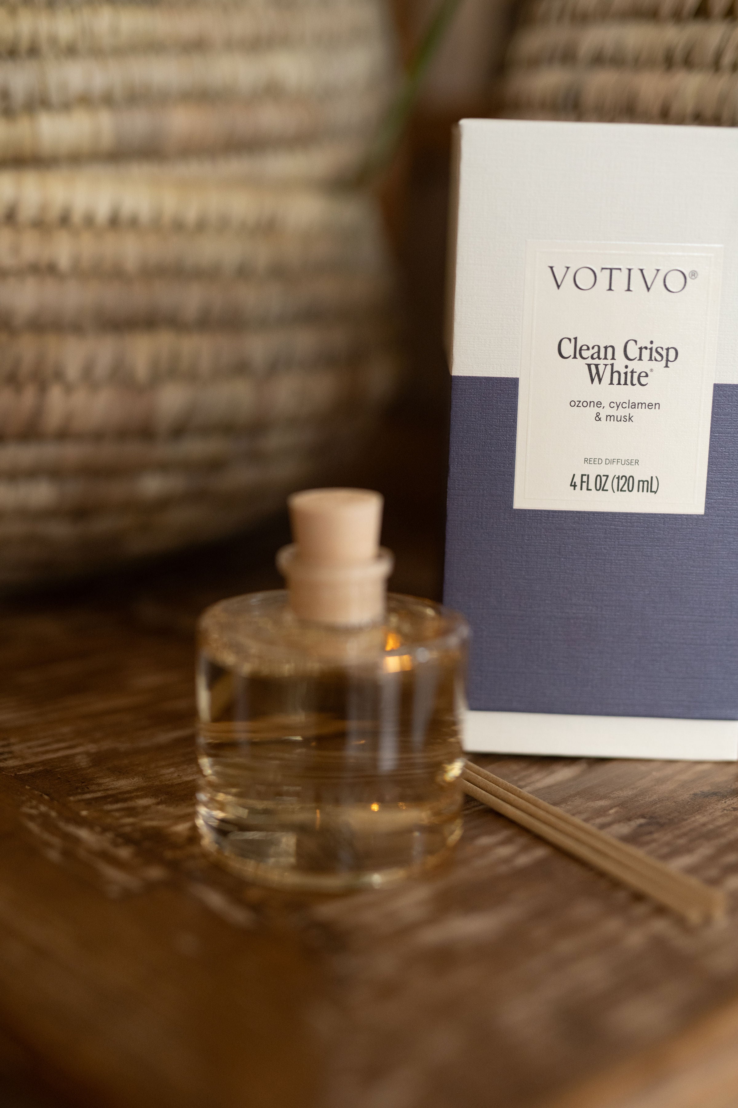 clean crisp white reed diffuser