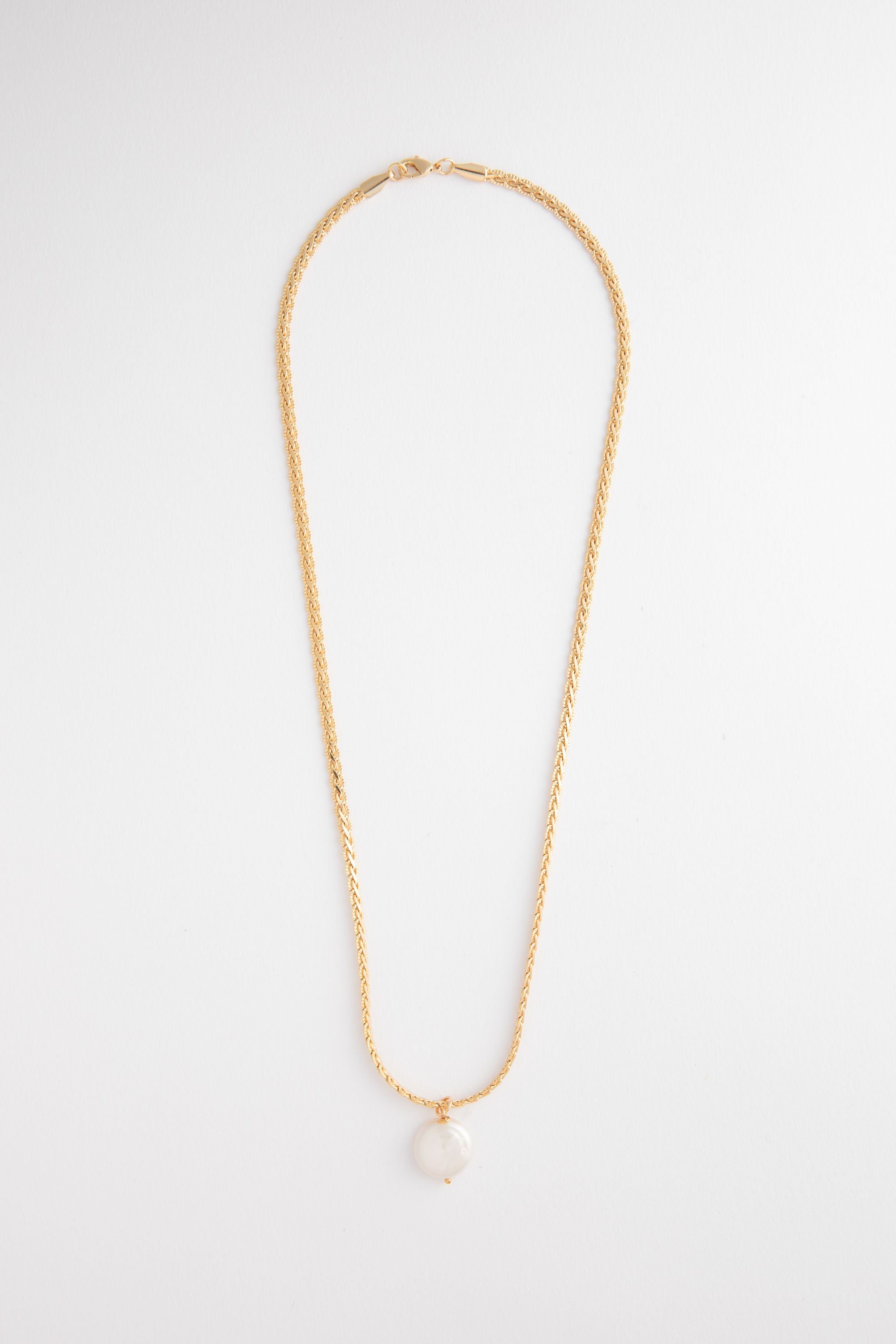 chain with pearl