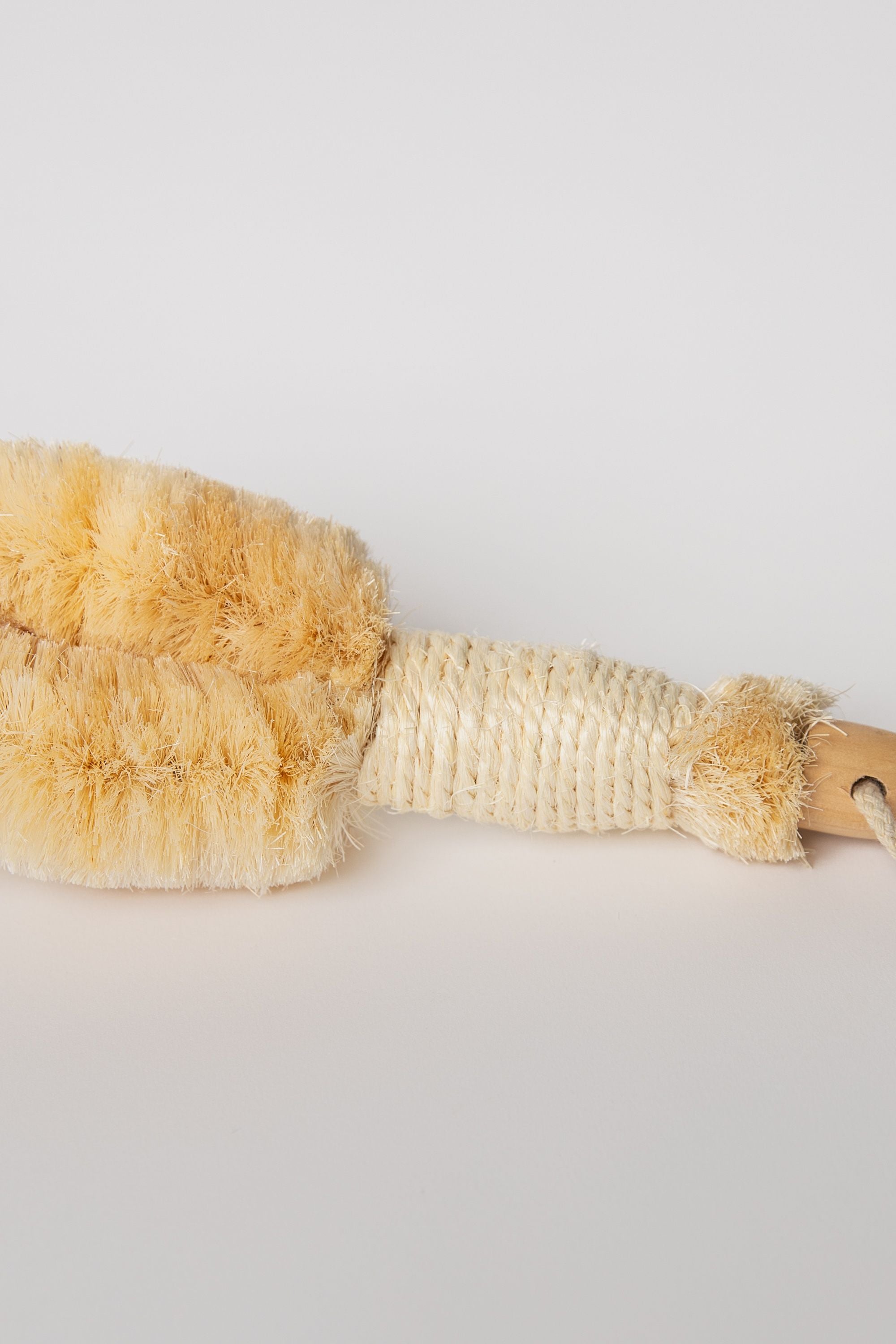 sisal body brush detail